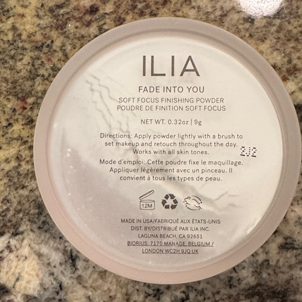 ILIA Soft Focus Setting Powder - Picture 2 of 3